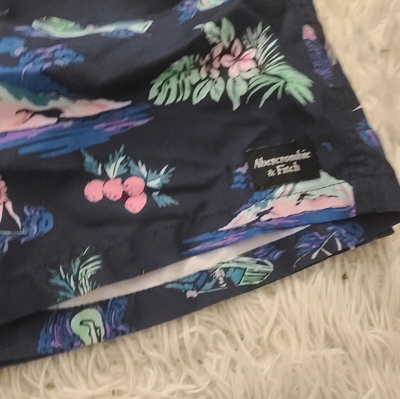 Abercrombie swimming shirt and shorts - Picture 4 of 4